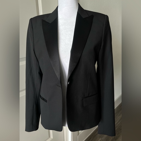 Theory Black Tailored Blazer with Notched Lapels - Picture 2 of 12